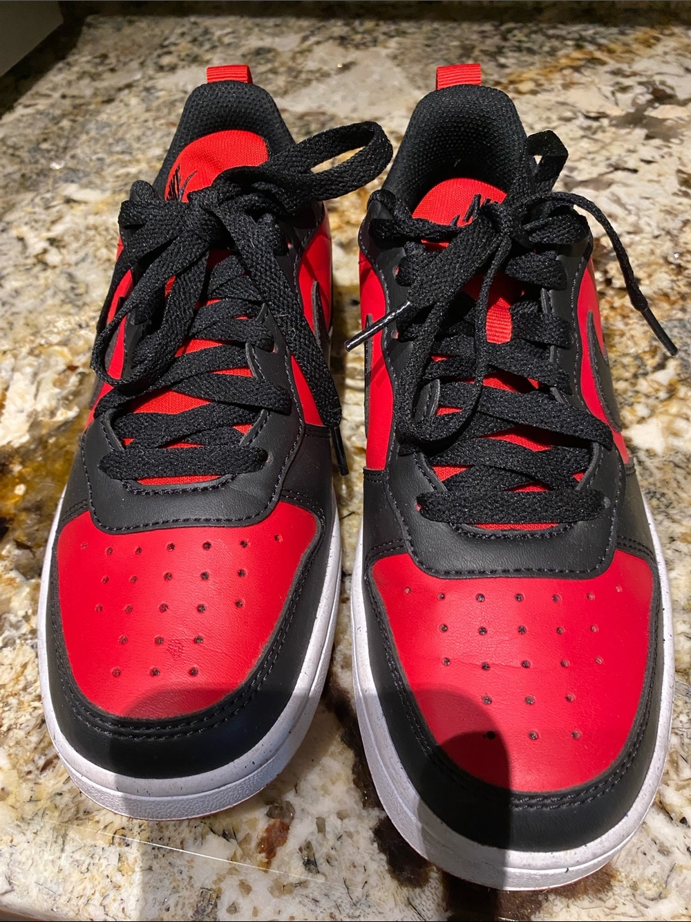 Nike Kids Black and Red Low-Top Sneakers